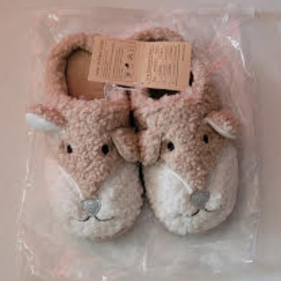 Dena Lives Shoes - NWT Dena Lives ultra soft memory foam slippers -Women's sz M